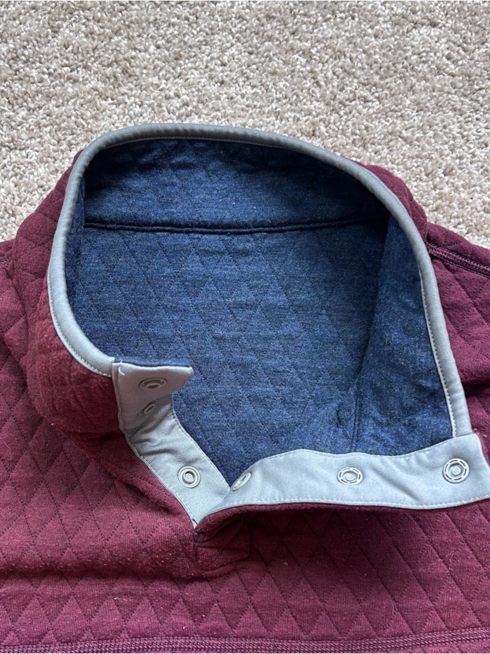 Men's Reversible Diamond Quilt Snap Neck Pullover - Burgundy & Navy Blue M/L - Picture 4 of 9